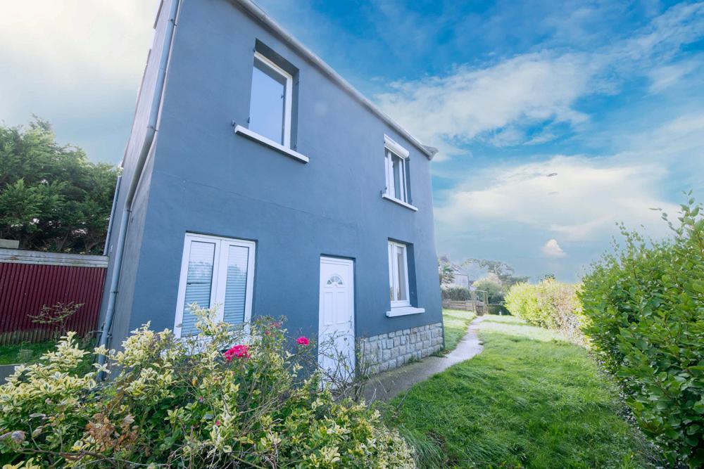 MAISON 110 M2 - 4 CHAMBRES - PIECE DE VIE DE 50M2 - EXPO SUD-OUEST - VUE MER - 10MIN A PIED DE LA PLAGE -BONNE ISOLATION